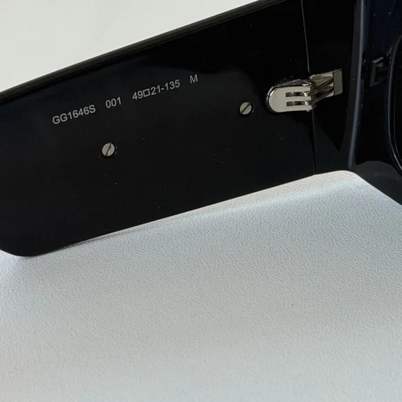 Gucci Sleek Black Sunglasses - Picture 4 of 6